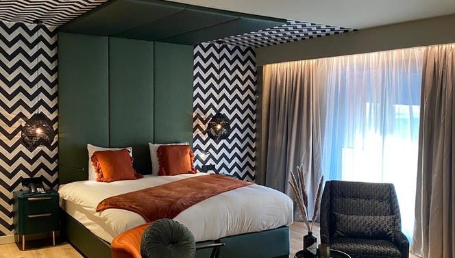 Garden Suite Hotel Breukelen Luxe Suite zitdeel slaapdeel kingsizebed